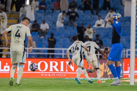 كانتي ينقذ بلان.. اتحاد جدة يخطف فوزًا قاتلًا من النجمة